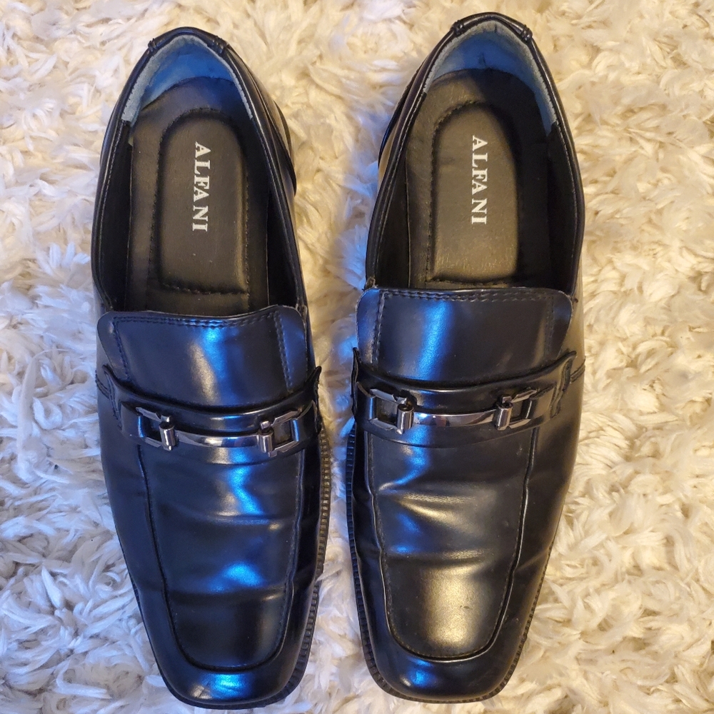 Barely worn black dress shoes